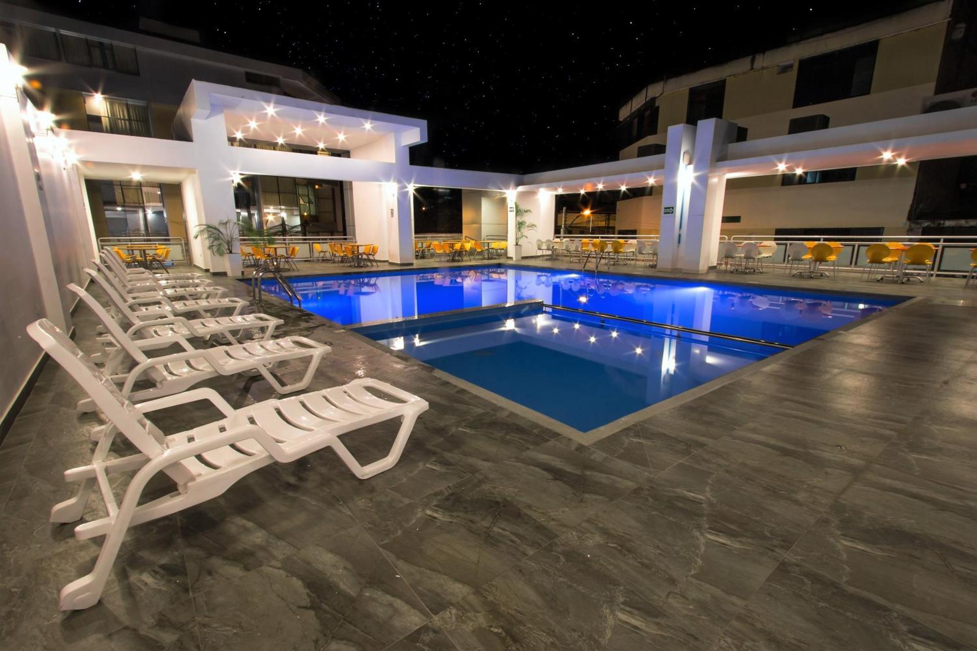 Cumbaza Hotel & Convenciones Тарапото Екстериор снимка